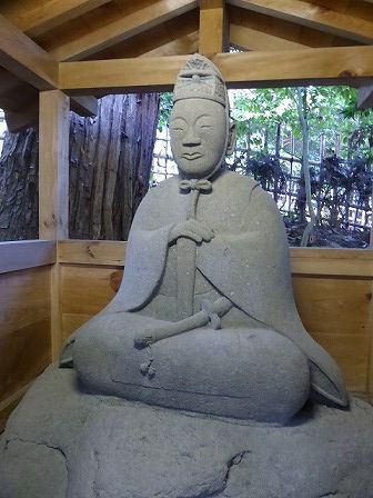 大崎八幡宮 （仙台市青葉区） : くぐる鳥居は鬼ばかり