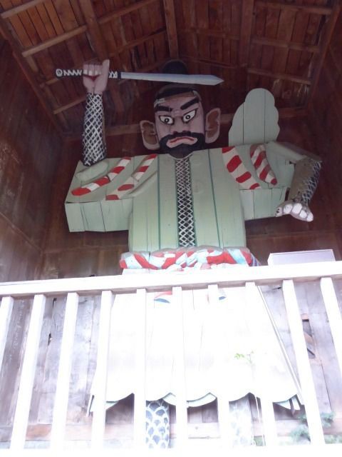 秋田人形道祖神 : くぐる鳥居は鬼ばかり