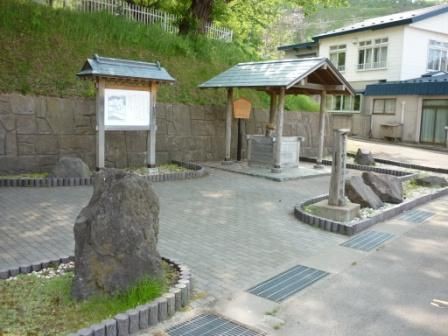 津軽藩町奉行所跡 ・ 御仮屋跡 （鯵ヶ沢町） : くぐる鳥居は鬼ばかり