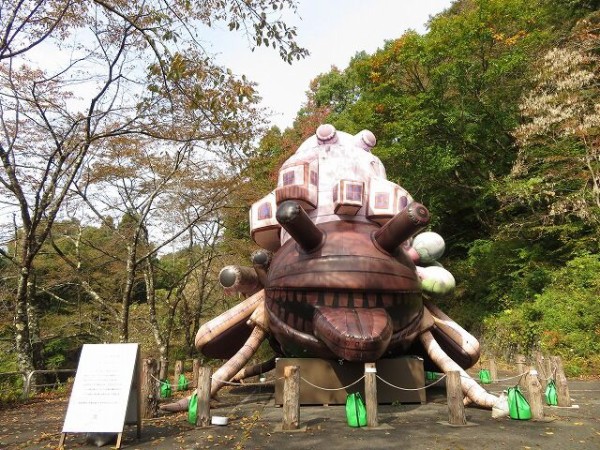 ジブリ⭐︎石？玉？の大きな中国的置物　馴鹿車？ ジブリの忘れ物」の場所【地図】石人 千と千尋の神隠し｜ジブリパーク