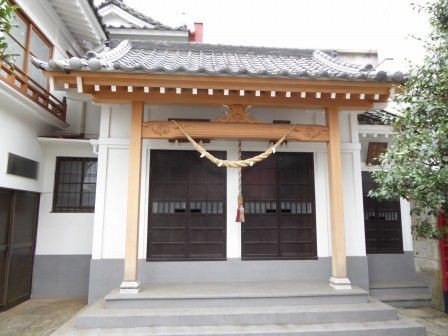 曲師町琴平神社 宇都宮市 くぐる鳥居は鬼ばかり