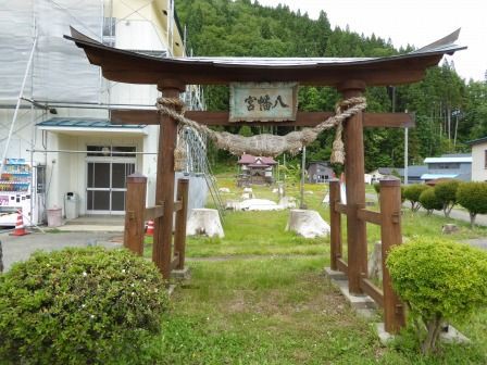 瀬田石八幡神社 （鹿角市） : くぐる鳥居は鬼ばかり