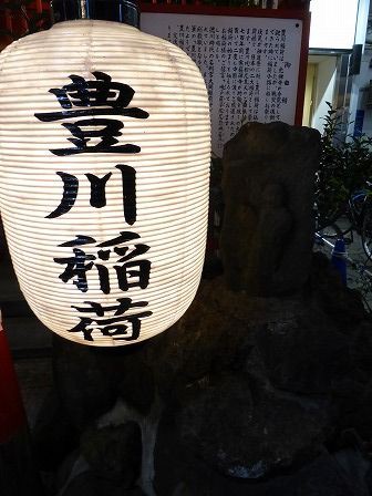 豊川稲荷神社 宮城県仙台市青葉区一番町 くぐる鳥居は鬼ばかり