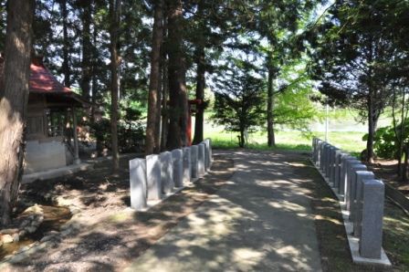 鬼神社 弘前市鬼沢 くぐる鳥居は鬼ばかり