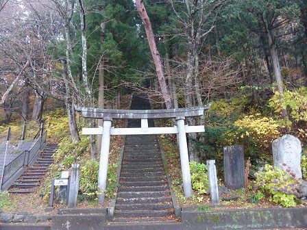 多賀神社 遠野市 くぐる鳥居は鬼ばかり