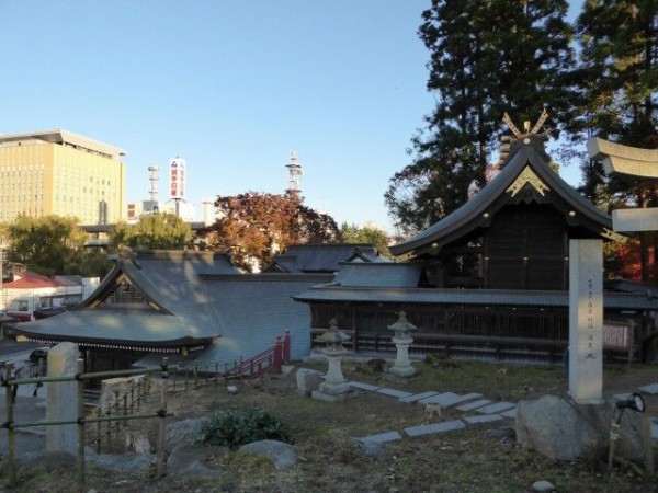櫻山神社 盛岡市 くぐる鳥居は鬼ばかり