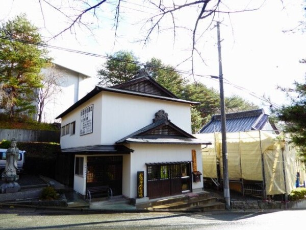 松園観音墓地 盛岡市 くぐる鳥居は鬼ばかり