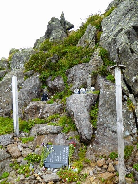 岩木山神社奥宮 くぐる鳥居は鬼ばかり