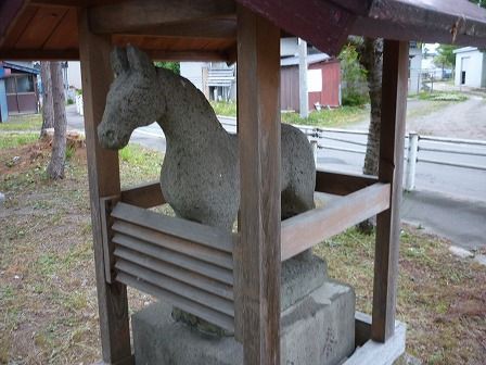 傘松観世音 （騨染神社 ／ 蓬田村中沢） : くぐる鳥居は鬼ばかり