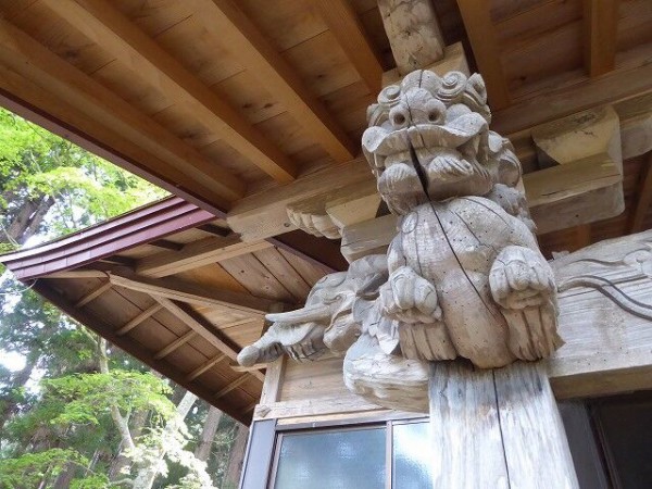 石吞若宮八幡宮 （五戸町上市川） : くぐる鳥居は鬼ばかり