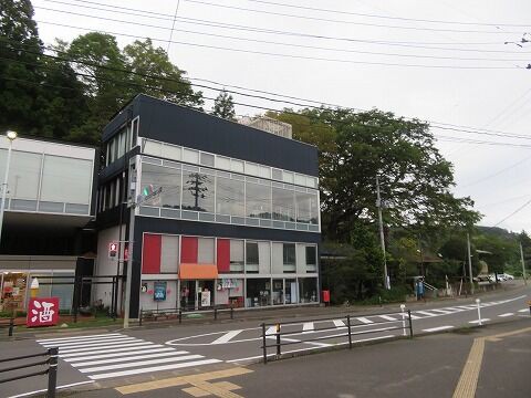 旧仙台市電モ100形電車119号 : くぐる鳥居は鬼ばかり