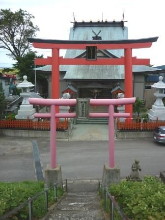 津軽赤倉山神社 つがる市稲垣町繁田 くぐる鳥居は鬼ばかり