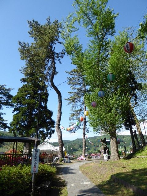 大鰐温泉つつじまつり くぐる鳥居は鬼ばかり