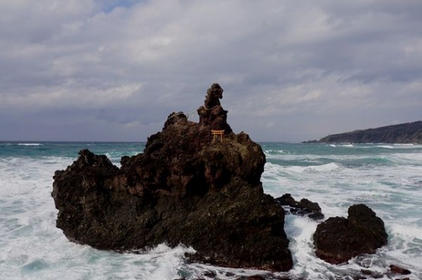 冬の風景 初雪のようにふわりと舞い上がる波の華 花 越佐海峡冬景色 佐渡旅 Sadotabi