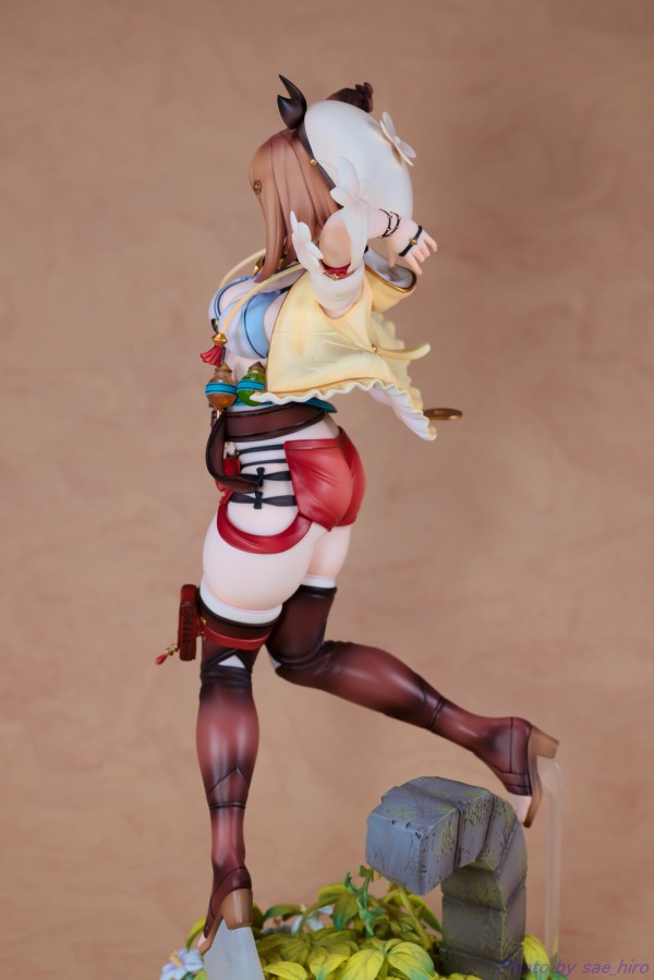 ライザのアトリエ ライザ フィギュア あみあみ×AMAKUNI アマクニ ライザのアトリエ常闇の女王と秘密の隠れ家あみあみ×AMAKUNI開封済み