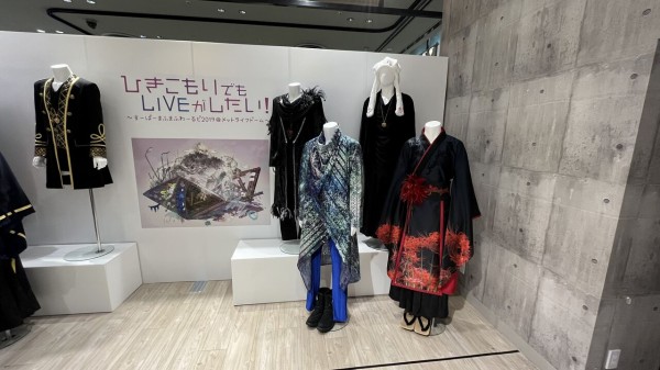 まふまふ ライブ衣装フォト まふまふ、ワンマンライブの高揚感を追体験できる初のLIVE映像作品