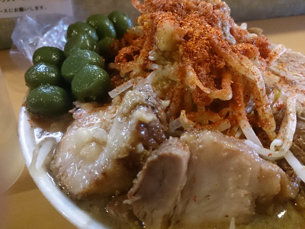 悲報 二郎系ラーメン屋にワインとフランスパンを持ち込む奴が現れるwwwwww 画像あり 人気の話題まとめましたm9 W