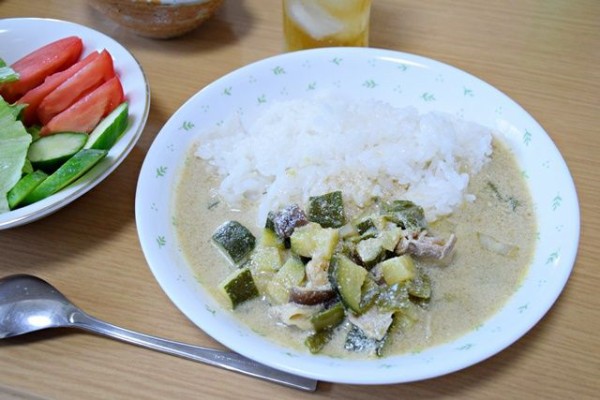 タイのグリーンカレーに見せかけたイエローカレー オッサンのジャンク飯