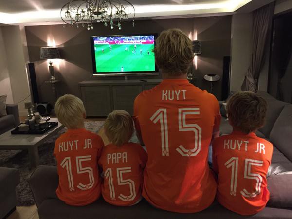 元オランダ代表のディルク カイトがユーロ２０１６を子供たちと観戦している姿がほほえましすぎる サカにゅブログ