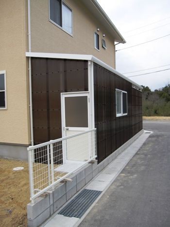 さし掛け 波板テラス倉庫の完成 エクステリアプランナーのブログ 写真集 Sakoyamaexterior