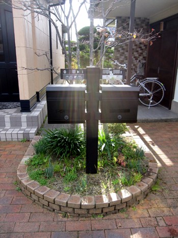 二世帯用 機能門柱 新日軽 ポストya21 エクステリアプランナーのブログ 写真集 Sakoyamaexterior