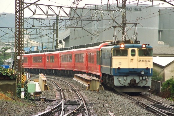 国鉄 鉄道 車内形式板 お座敷列車 スロ81 2102 堀文字 掘り字 国鉄 スロ81系お座敷客車(緑帯)セット｜製品情報｜製品検索