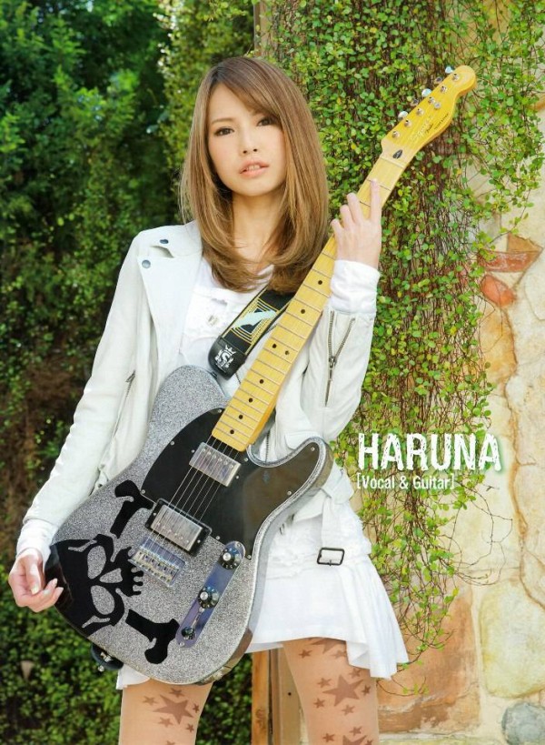 初 ガールズバンド Scandal Haruna 水着ショット 初解禁 芸能さくらｃｈ