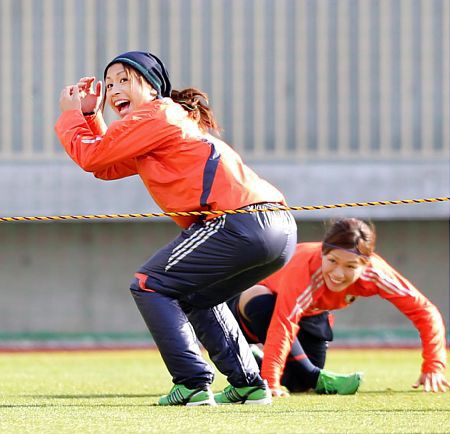 お疲れ なでしこ 鮫島彩 うん 色っぽい縦縞ユニ 芸能さくらｃｈ