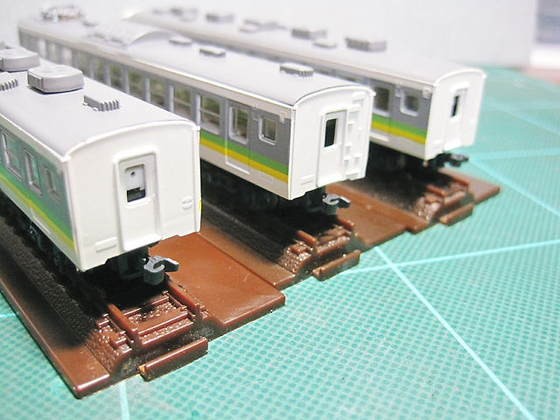 リフレッシュ足らずで？ KATO 165系ﾑｰﾝﾗｲﾄ 新標準色 車輪交換
