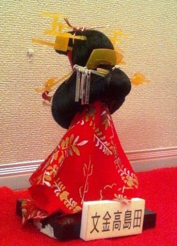 文金高島田の発祥の地・島田市でミニかつら展 : さくら堂