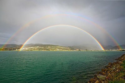 最上川の 上空にして 残れるは いまだうつくしき 虹の断片 名歌鑑賞のブログ