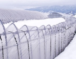 ビニールハウスやパイプハウスが雪でつぶれている光景 : 株式会社 サンエー