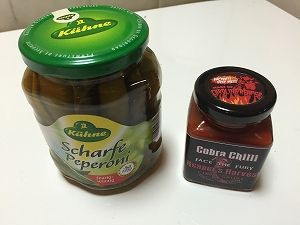 世界最辛の唐辛子 キャロライナ リーパーのソース コブラ チリ は地球上に存在するソースの中で一番辛いソースだよ 青唐辛子のピクルス ペペロニ も 食べてみた サル太郎いきまーす