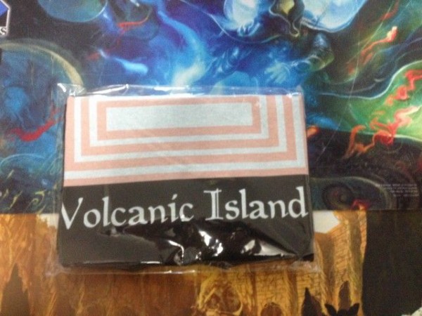 いまさらですが、イゼ速さんのVolcanic IslandのTシャツが天才的