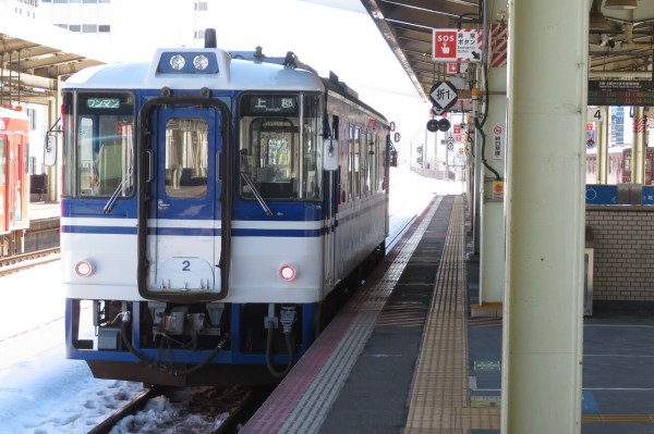 1日に2本のみ】 鳥取駅で普通 「上郡行き」 を撮る （発車標＆車両