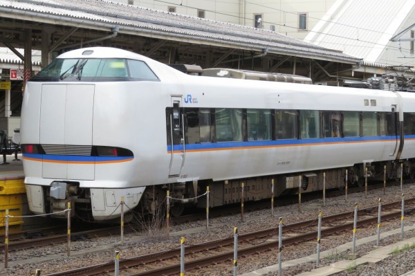 米原駅で 新塗装の特急 「しらさぎ」 を撮る （683系） 【2025年4月