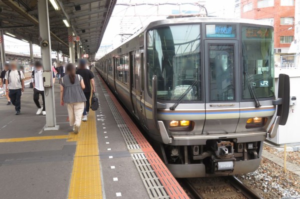 1日に1本だけ】 西明石駅で新快速 「京都方面 近江今津行き」 を撮る