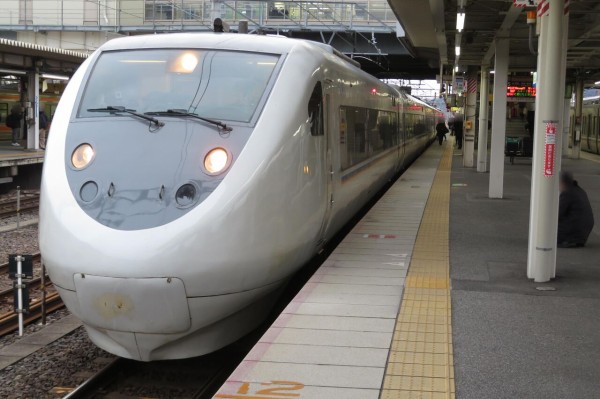 米原駅で特急しらさぎ 「金沢行き」 を撮る （車両＆発車標） 【2024年