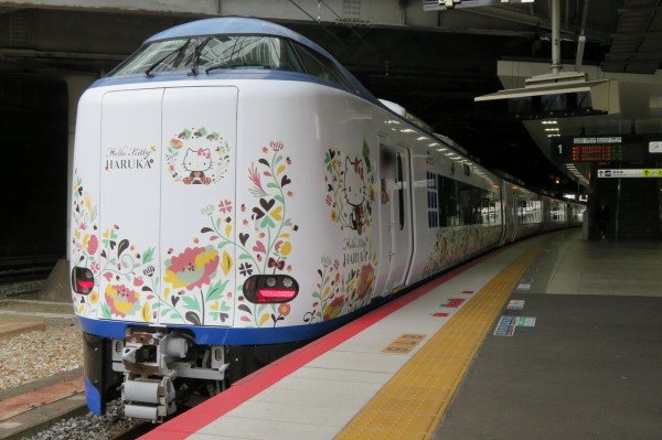 新大阪駅で 関空特急はるかの新型車両 「271系」 を撮る （京都行き