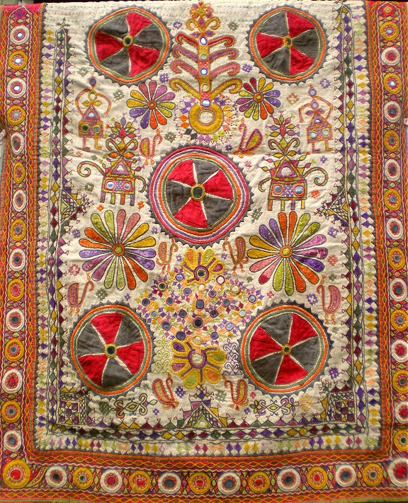 アカ族の手刺繍タペストリー （冬の刺繍タペストリー /21×23.5