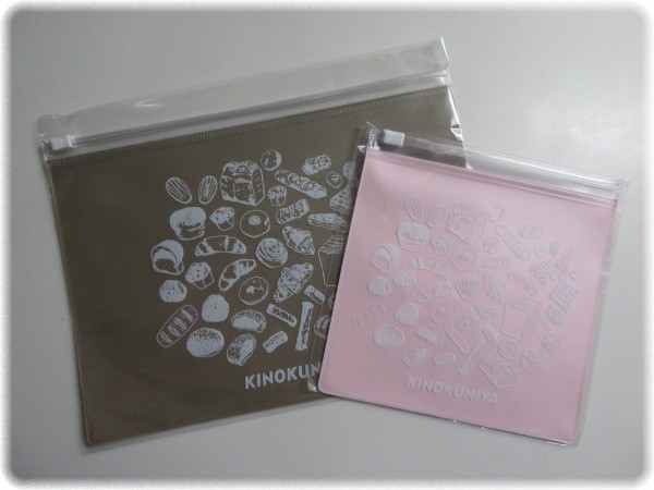 紀ノ国屋ブランドのビニール素材のジッパーポーチ フラッポ パン を入手 sava 紀ノ国屋ブランドのビニール素材のジッパーポーチ フラッポ パン を入手 sava