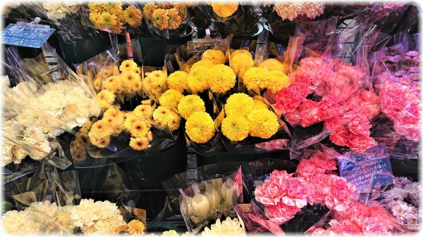 銀座3丁目 Uniqlo Tokyo ユニクロ フラワー の花がリーズナブルでちょっと良いかも ｓａｖａ