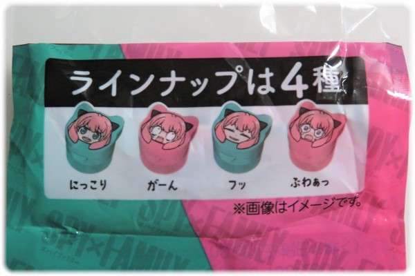 ①SPY×FAMILY アーニャ BOSS ペットボトルキャップ ②狗巻棘バッジ スパイファミリー×BOSS」対象商品にアーニャキャップが付属！全4