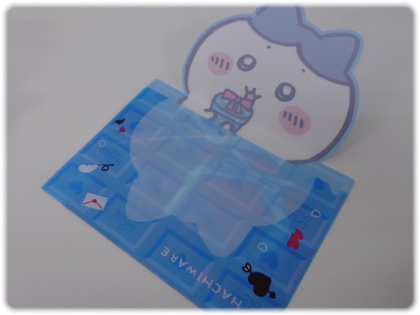 大手コンビニ3社「LOTTE × ちいかわ マルチケース」の絵が連動 大手コンビニ3社「LOTTE × ちいかわ マルチケース」の絵が連動