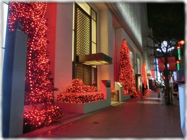 銀座花椿通り 並木通りの旗とクリスマスイルミネーション14 sava 銀座花椿通り 並木通りの旗とクリスマスイルミネーション14 sava