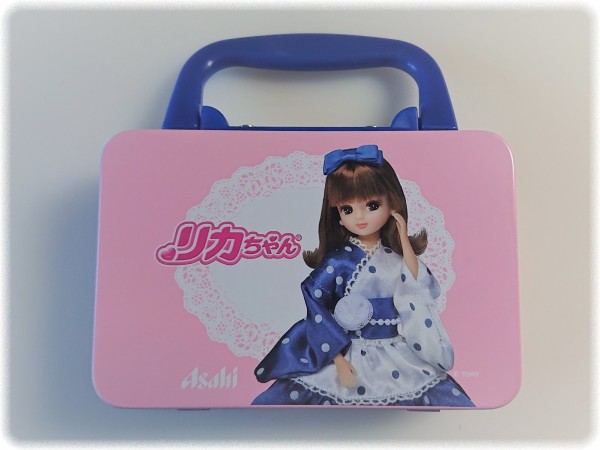 Asahi飲料 タカラトミー リカちゃん トランク型小物入れ を手にしてみる ｓａｖａ