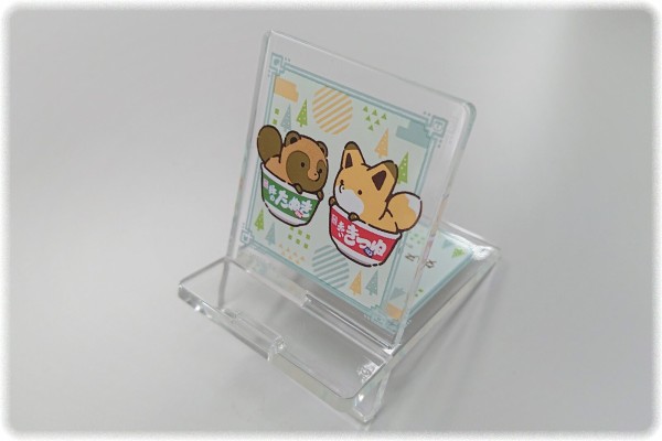 セブンイレブン限定 マルちゃん タヌキとキツネ アクリルスマホスタンド の絵柄が可愛い ｓａｖａ