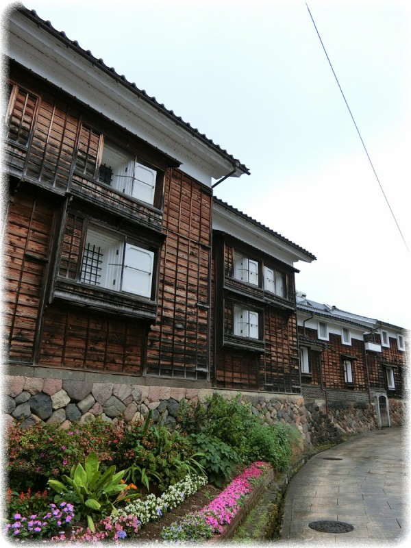 富山県南砺市城端 土蔵群 蔵回廊 がカッコイイ ｓａｖａ