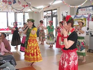 フラダンスで気持ちがゆったりしました さわやかなんよう館 さわやかダイアリー