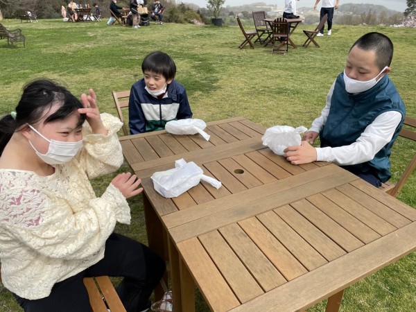 ピクニック気分でおやつを食べよう さわやかダイアリー